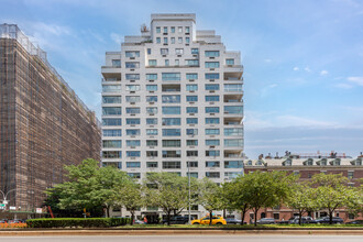 605 Park Ave in New York, NY - Building Photo - Building Photo