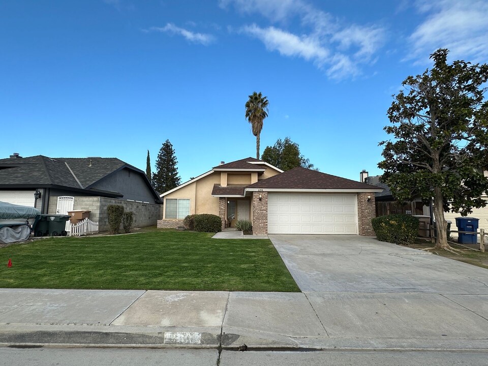 6308 Quaking Aspen St in Bakersfield, CA - Building Photo