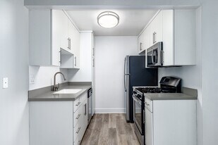Encasa Norwalk in Norwalk, CA - Building Photo