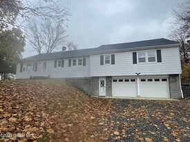 154 Weatherwax Rd in Poestenkill, NY - Building Photo