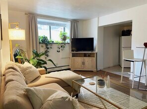 34 Kinross Rd in Boston, MA - Foto de edificio - Building Photo