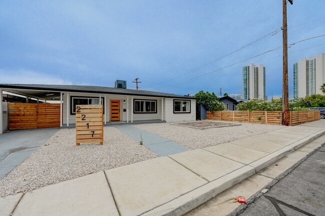 2217 Santa Paula Dr in Las Vegas, NV - Building Photo - Building Photo
