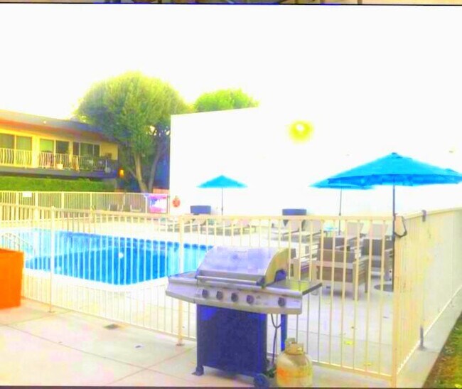 17938 Burbank Blvd Apartments and Nearby Encino Apartments For Rent