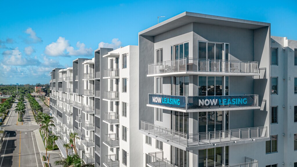 Avery Dania Pointe Apartments Dania Beach, FL Apartments