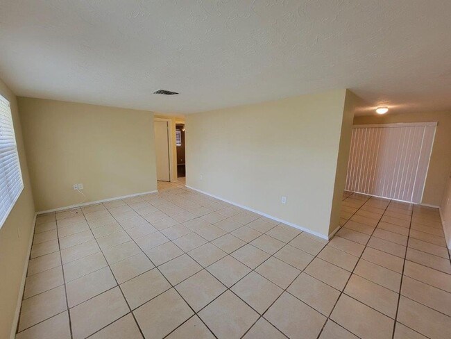 5902 13th Ave in New Port Richey, FL - Building Photo - Building Photo