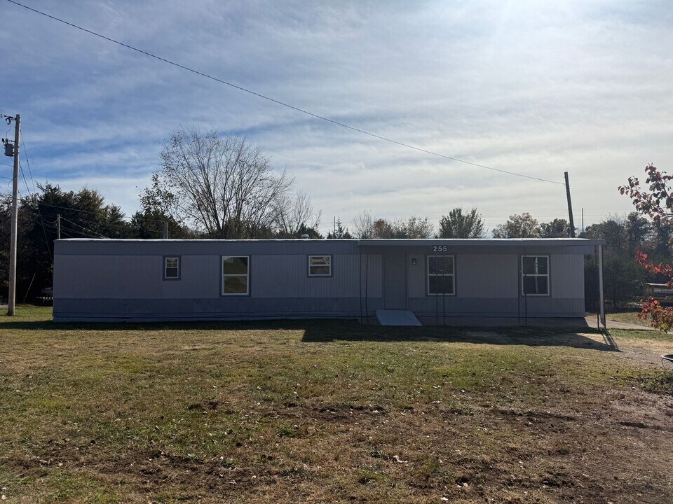 255 Mt Pleasant Cir in Greeneville, TN - Building Photo