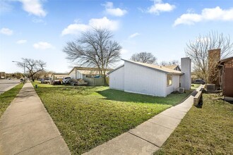 1111 W Rundberg Ln in Austin, TX - Building Photo - Building Photo