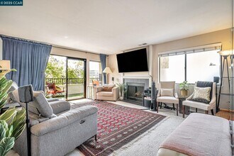 22135 Sevilla Rd in Hayward, CA - Building Photo - Building Photo