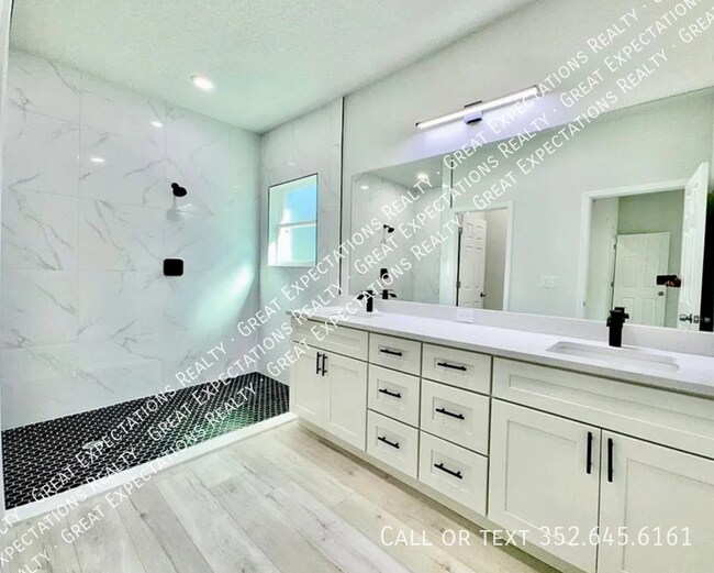 646 W Homeway Loop in Citrus Springs, FL - Building Photo - Building Photo