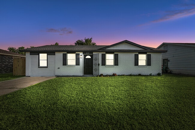 228 Chapel Ln in Avondale, LA - Building Photo - Building Photo