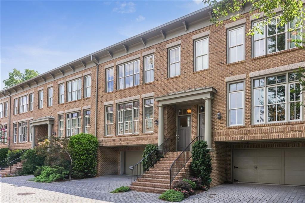 805 Highland Green Way NE in Atlanta, GA - Building Photo