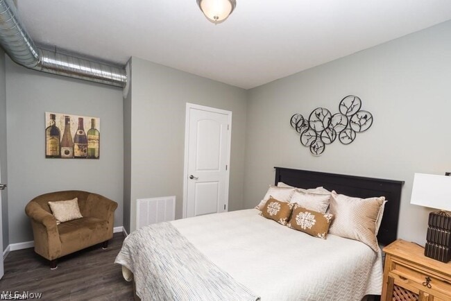 14814 Clifton Blvd in Lakewood, OH - Foto de edificio - Building Photo