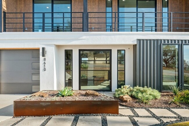 8610 Grandview Dr in Jonestown, TX - Building Photo - Building Photo