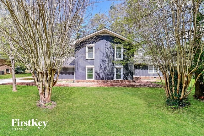 property at 2264 Country Club Dr SE