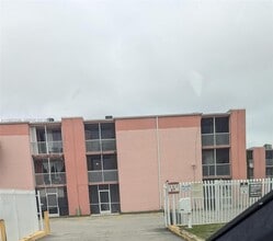 19715 SW 114th Ave in Miami, FL - Building Photo - Building Photo