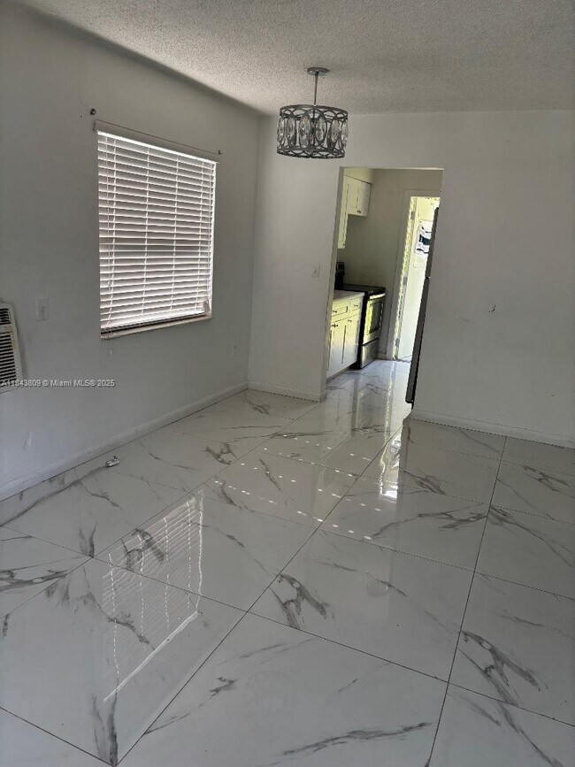 1371 NE 150th St in Miami, FL - Building Photo - Building Photo