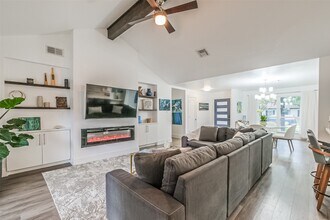 6102 Lymbar Dr in Houston, TX - Building Photo - Building Photo