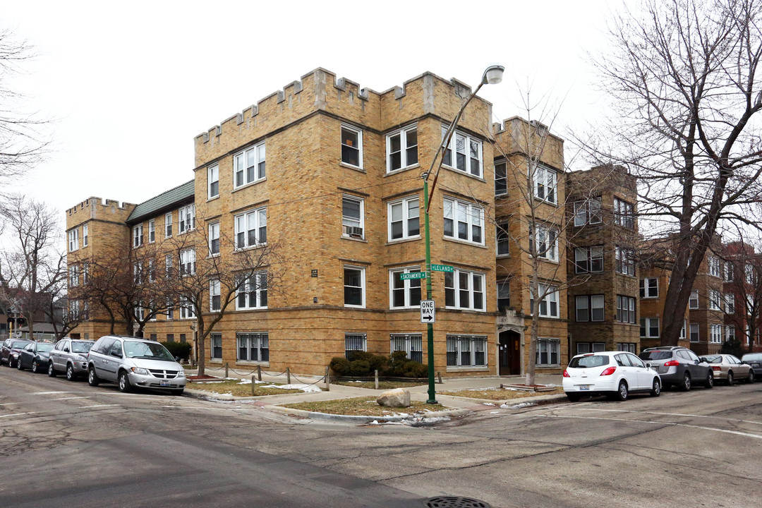 3001 W Leland Ave in Chicago, IL - Building Photo