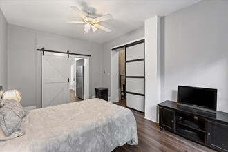 14 W Chestnut St in Chicago, IL - Building Photo - Building Photo
