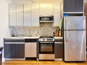 375 Vernon Ave in Brooklyn, NY - Building Photo - Building Photo