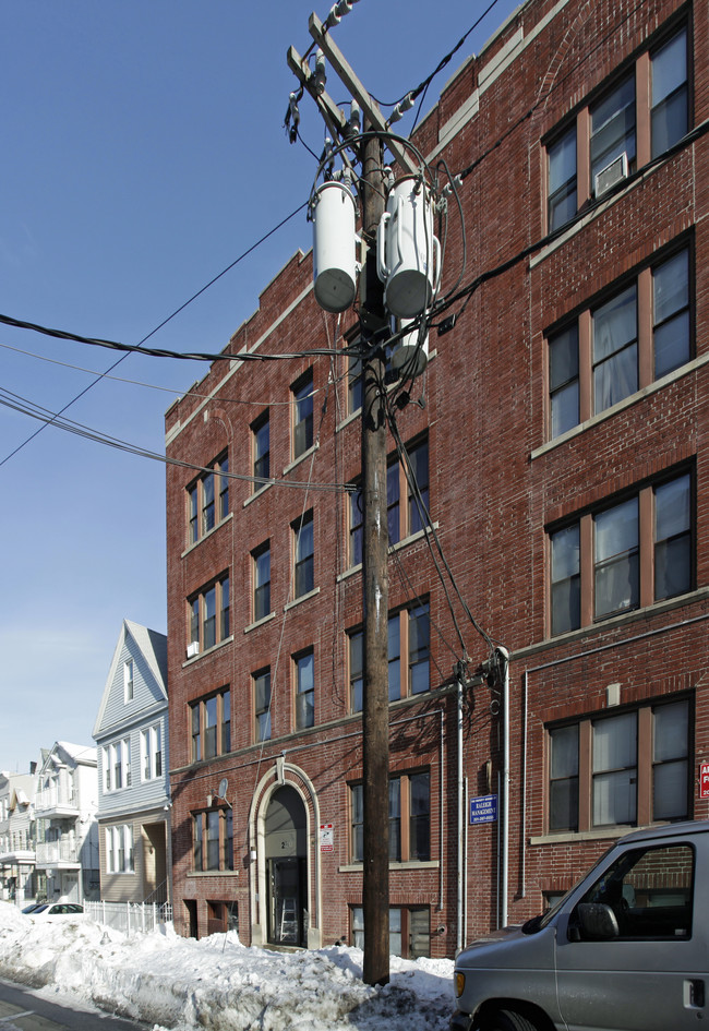 200 Clinton Ave in Jersey City, NJ - Foto de edificio - Building Photo