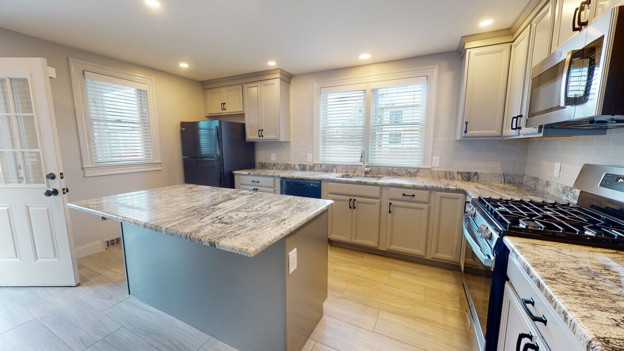 320 Main St, Unit 2 in Medford, MA - Foto de edificio