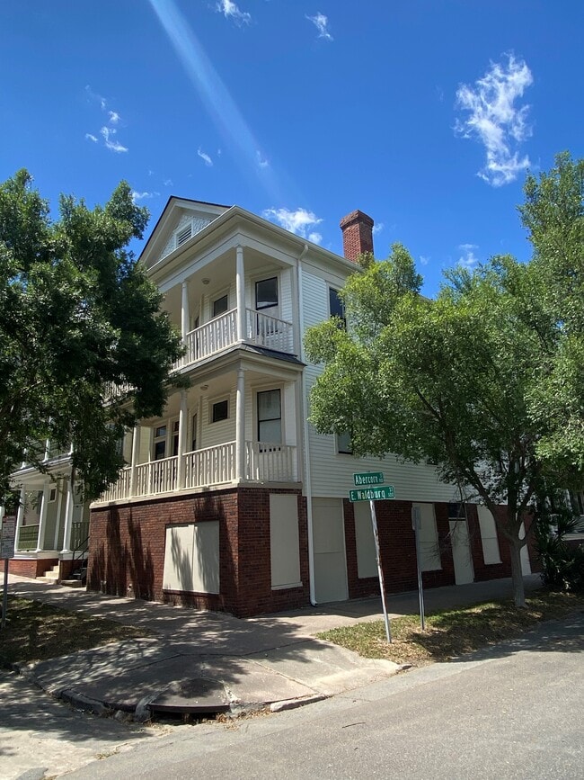 130 E Waldburg St