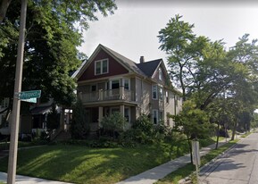 2900 N Prospect Ave, Unit Lower in Milwaukee, WI - Building Photo