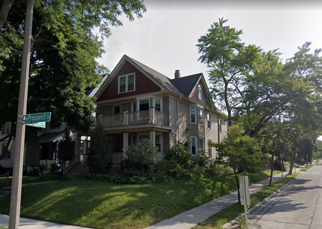 2900 N Prospect Ave, Unit Lower