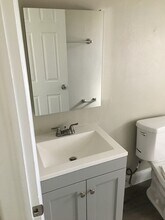 805 10th St SW, Unit Apt A in Largo, FL - Building Photo - Building Photo