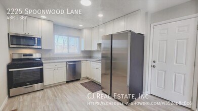 2225 Spoonwood Dr in Florissant, MO - Building Photo - Building Photo