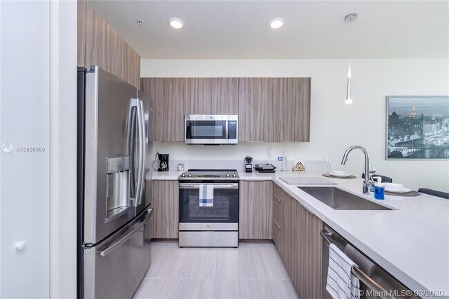 6401 NW 103rd Pl-Unit -301 in Doral, FL - Building Photo - Building Photo