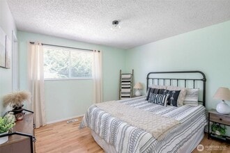 5907 N 31st St in Tacoma, WA - Foto de edificio - Building Photo