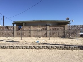 117-121 Crooks Ave in Barstow, CA - Building Photo - Building Photo