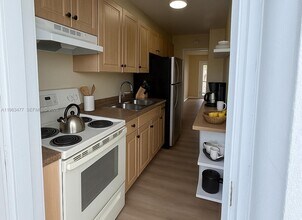 1451 NE 170th St in North Miami Beach, FL - Building Photo - Building Photo