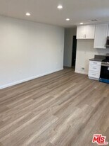 6911 Agnes Ave in Los Angeles, CA - Building Photo