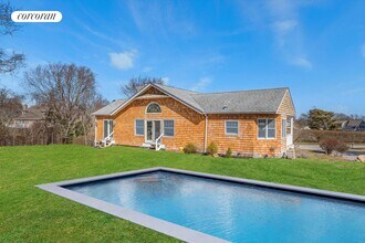 27 S Fulton Dr in Montauk, NY - Building Photo - Building Photo