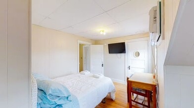 40 E Grand Ave in Old Orchard Beach, ME - Foto de edificio - Building Photo