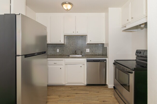 Park Hills Place in Sacramento, CA - Building Photo - Interior Photo