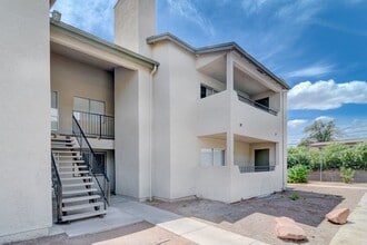 2921 Country Manor Ln in Las Vegas, NV - Building Photo - Building Photo