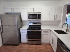 4744 NW 114th Ave in Doral, FL - Building Photo