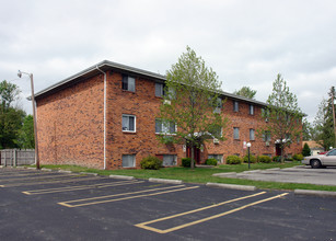 3141 Tremainsville Rd in Toledo, OH - Building Photo - Building Photo