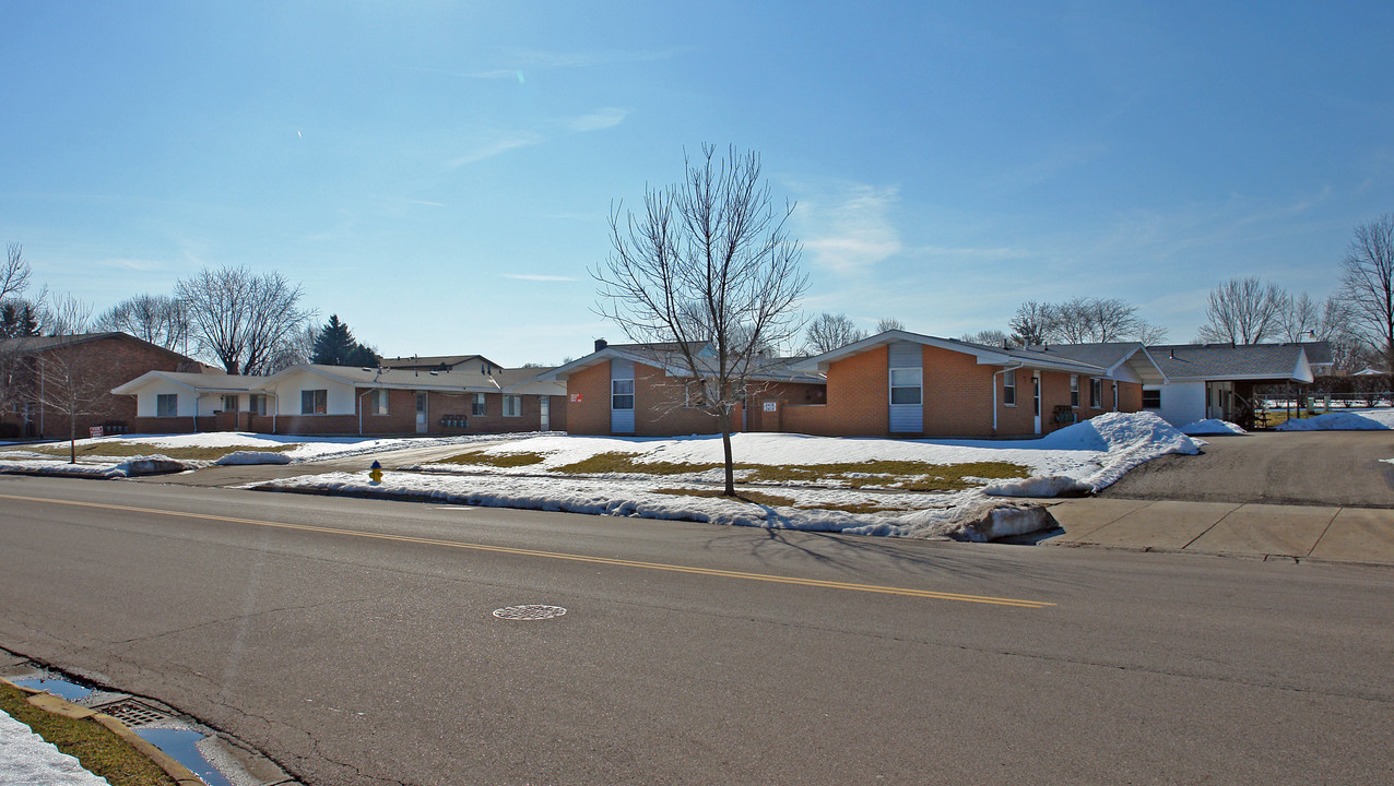 2416-2430 Red Coach Dr in Springfield, OH - Foto de edificio