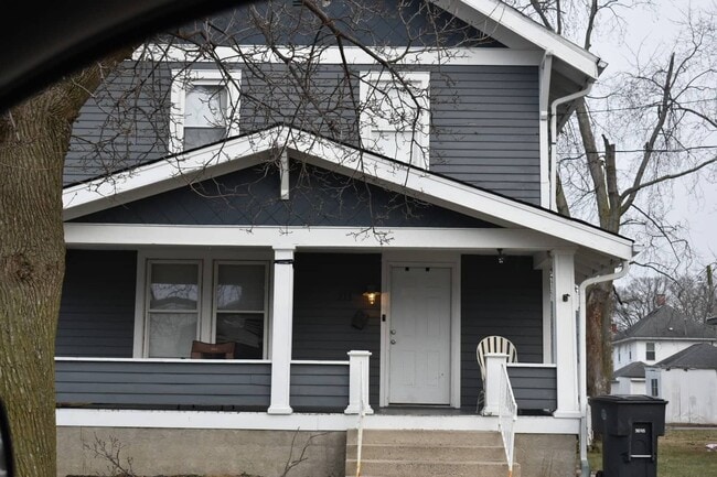 property at 213 S Prospect St