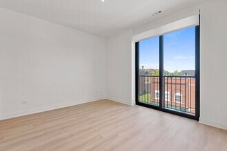 1801 W Grand Ave in Chicago, IL - Building Photo - Building Photo