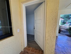 16273 Laurel Dr, Unit 7 in Weston, FL - Building Photo - Building Photo