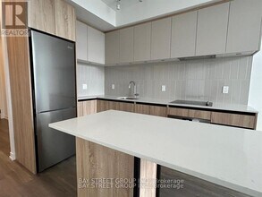 8 Beverley Glen Blvd in Vaughan, ON - Building Photo - Building Photo