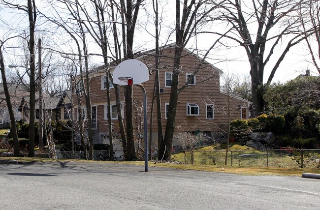 Harrison House Condominium in Harrison, NY - Building Photo - Building Photo