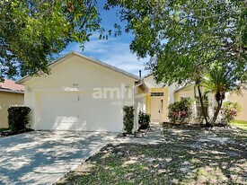2423 Hybrid Dr in Kissimmee, FL - Building Photo