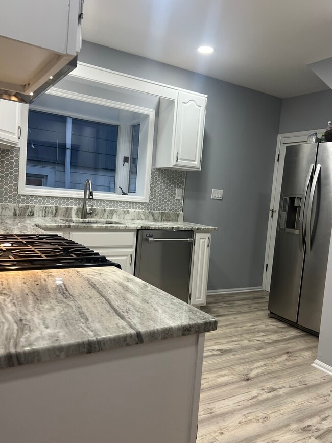 18 Magnolia Ave, Unit 1Floor in Kearny, NJ - Foto de edificio - Building Photo